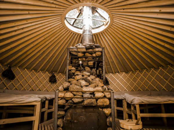 Pirtis jurta iki 10 žmonų.